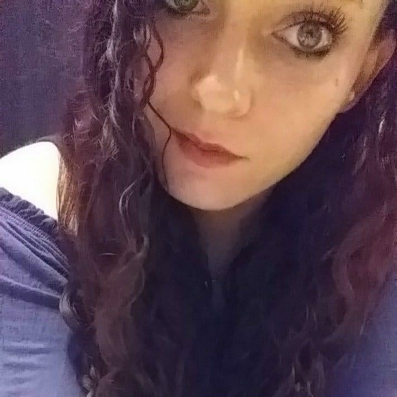 Meet your Posher, Amanda - Picture 1 of 1